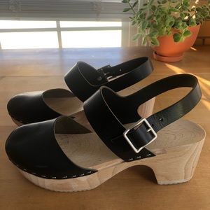 Zuzii Clogs - Black Leather and Wood
